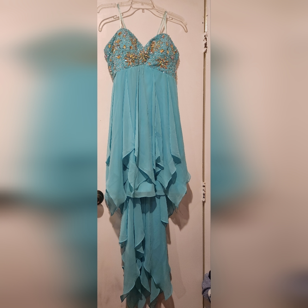 Selling this beautiful dress